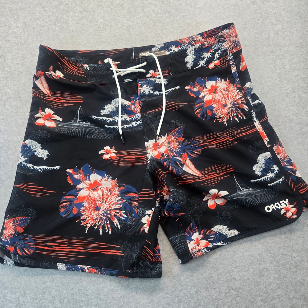 Oakley Mens Performance Fit Board Shorts Black Tropical Floral Wave Print 34